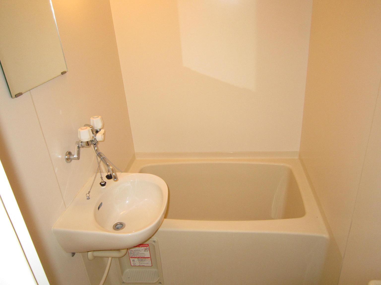 レオパレスＡＱＵＡ202号室 湯船に浸かり1日の疲れを癒そう