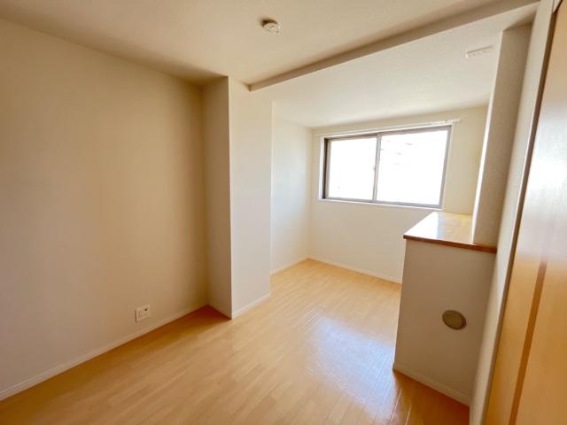 ヴィレッジコート305号室 洋室