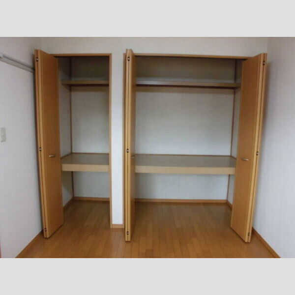 グランドソレーユ 103　洋室物入