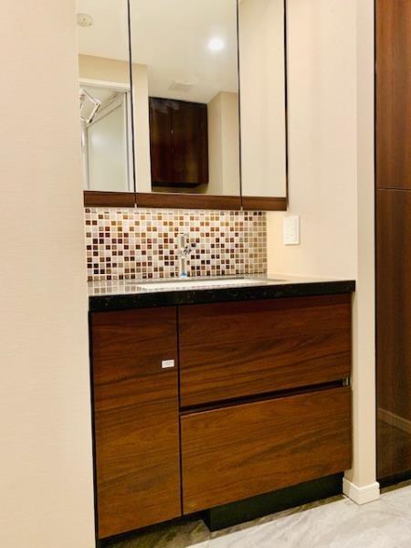 ＥＶＥＲＴＯＷ　ＣＨＯＪＡＭＡＲＵ2階 洗面