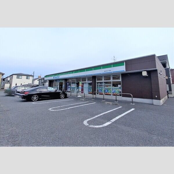 アーバンハウス10号館 ファミリーマート越谷赤山三丁目店　89m