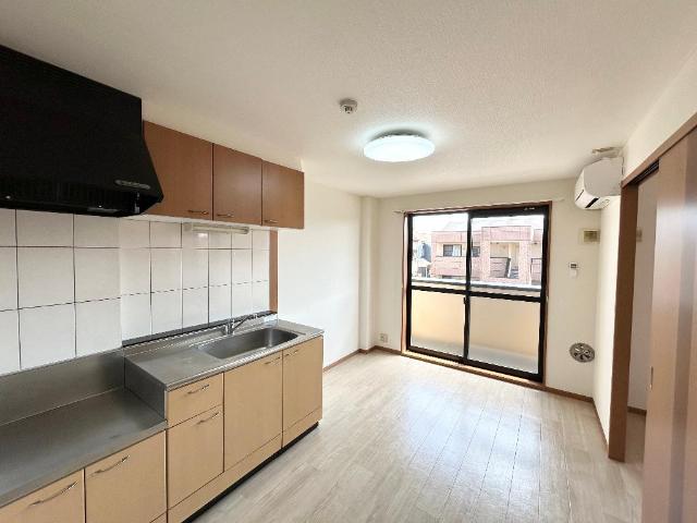 ガーデンヒルズNAKAYAMA弐番館 リビング