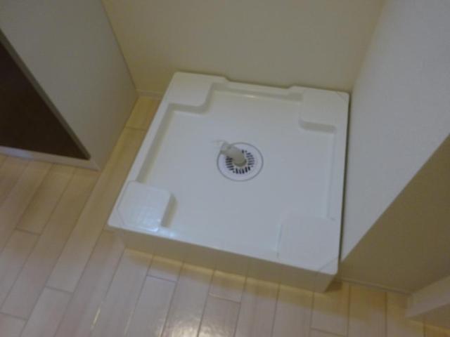 エル・クーレ201号室 洗濯機置場