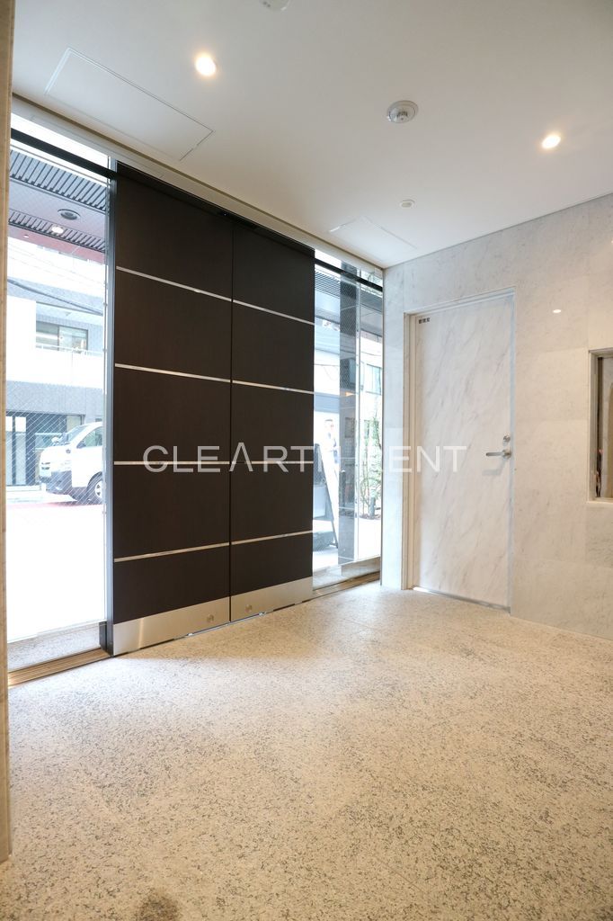 コンシェリア麻布 ＰＬＡＴＩＮＵＭ ＳＱＵＡＲＥ10階 エントランス/管理体制良好