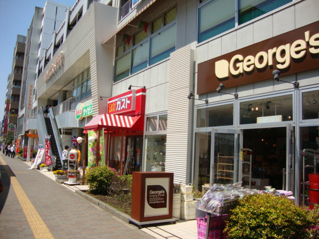 サンレジデンス湘南 雑貨屋、飲食店まで300ｍ