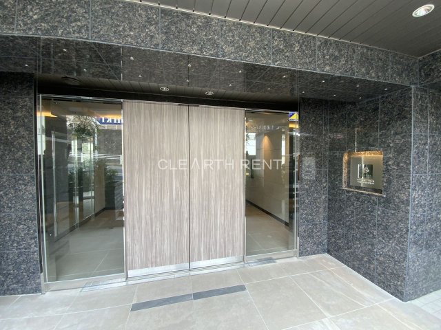 コンシェリア横濱元町 ＴＨＥ ＲＥＳＩＤＥＮＣＥ5階 重厚な質感が生み出す品格あるエントランス
