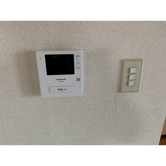 ツインズＡ棟0101号室 インターホン