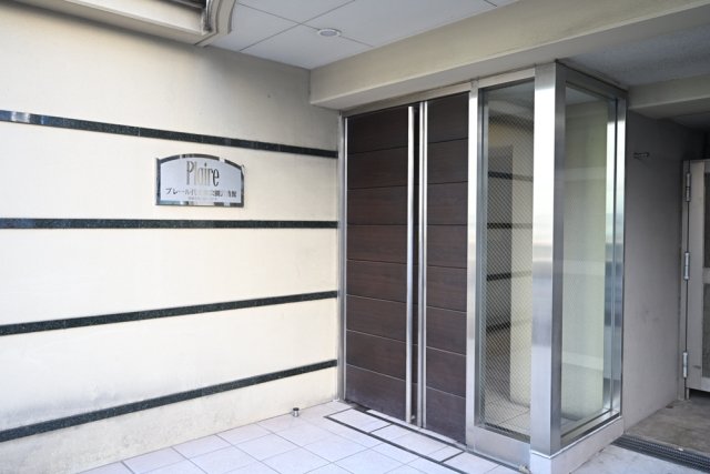 プレール代々木公園弐番館2階 エントランス