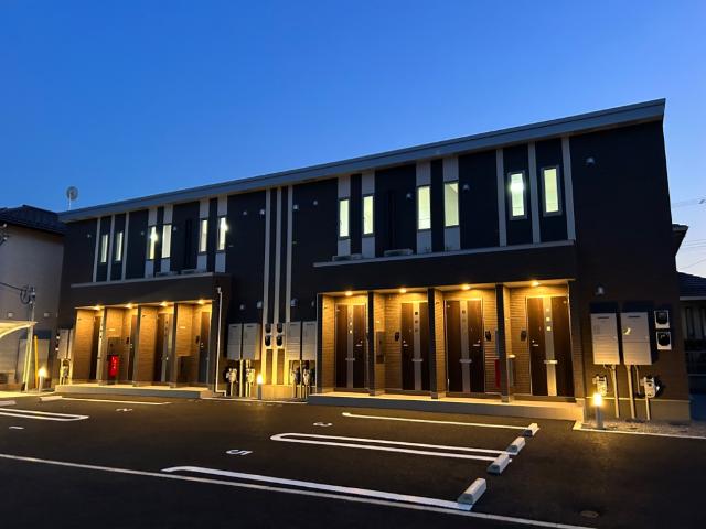 プレシャス 外観写真（夜）