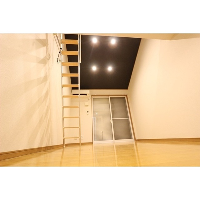 エルピス鵠沼 アクセントクロス・ダウンライト