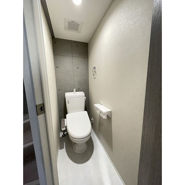 ソルフィー金町202号室 温水洗浄便座付きです