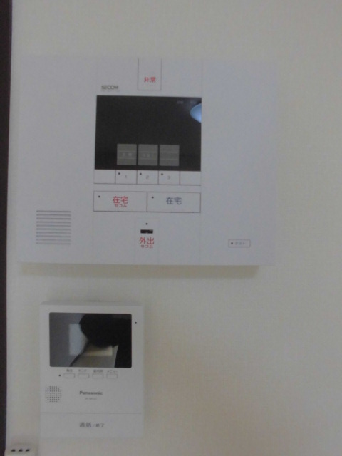 クレイノハピネス204号室 セキュリティー・モニター付きインターホン