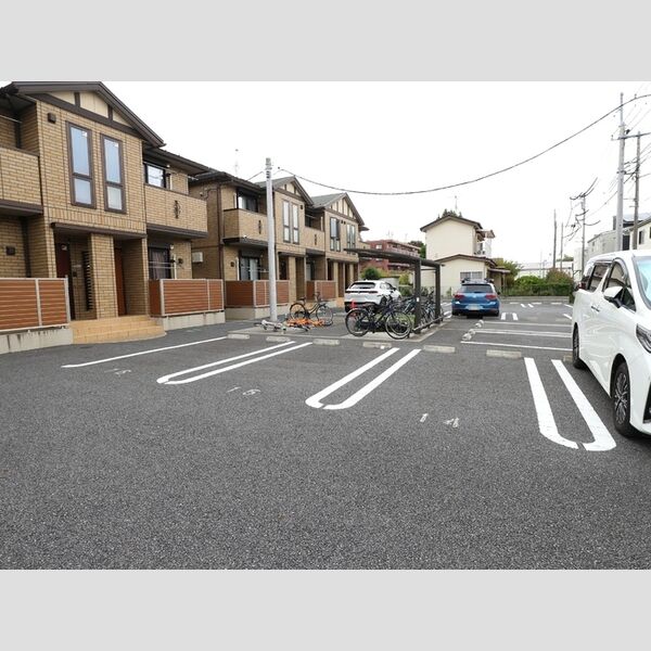 ボンジュール相模大野B203号室 駐車場