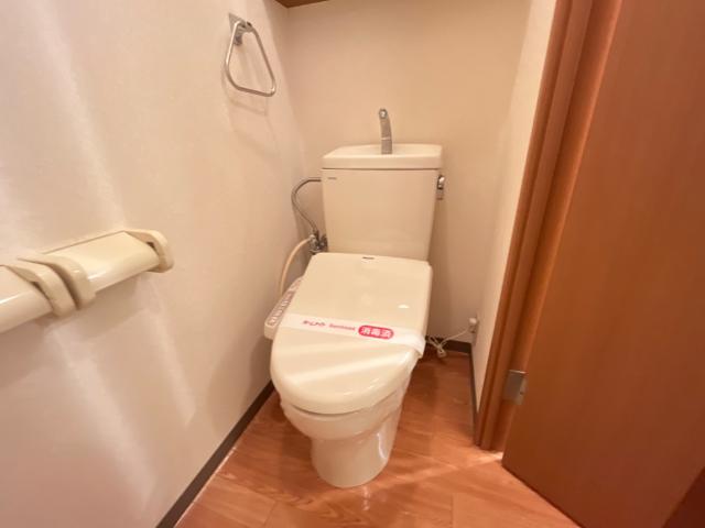 フローラーリア湘南203号室 トイレ