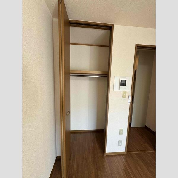 学遊館205号室 クローゼット