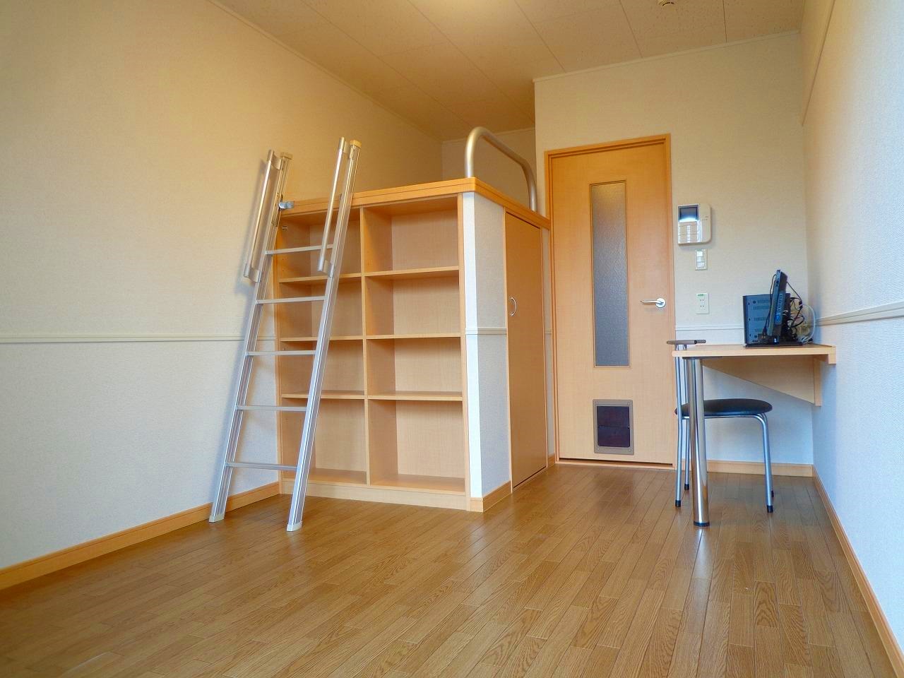 レオパレスフォレスト小倉 リビング