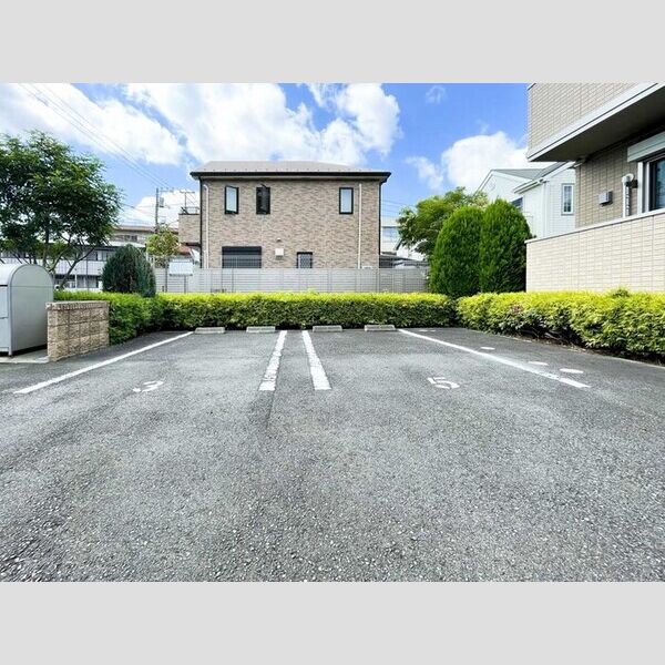 GLANZHAUS 駐車場2