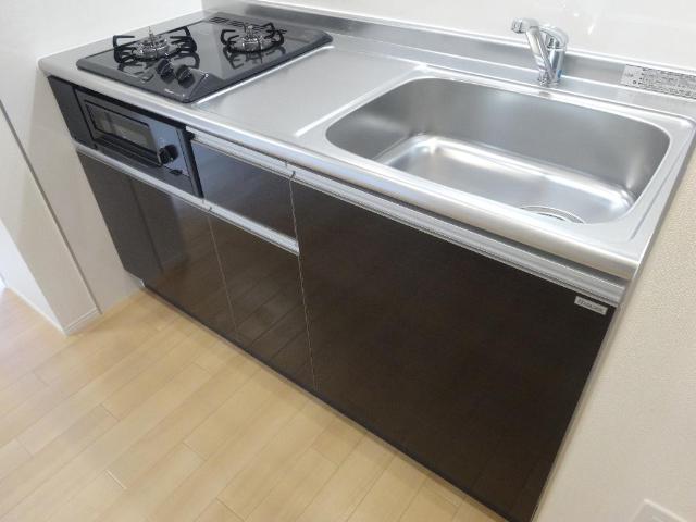 ＪｕｈａｍｏａⅡ　-ジュハモア-101号室 システムキッチン（２口・グリル）