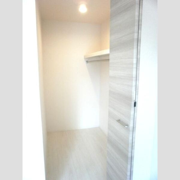 SJⅢ103e号室 収納力のあるウォークインクローゼット☆