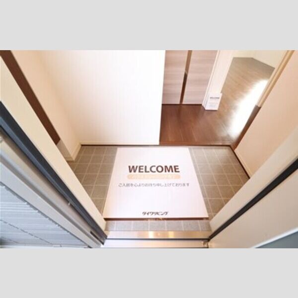 ウエスト レジデンス206号室 玄関