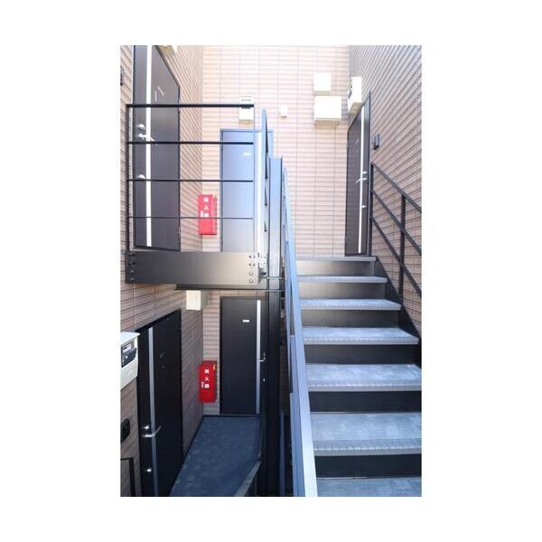 エミール生麦 エントランス