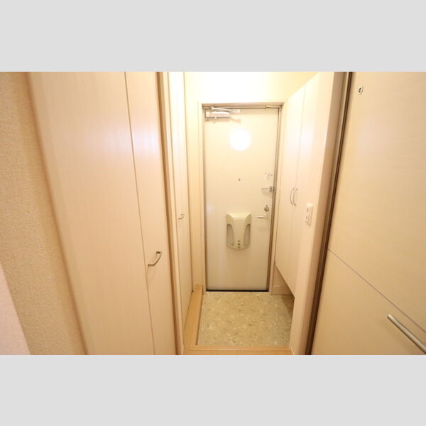 フェリオ・ヴィアーレ 玄関