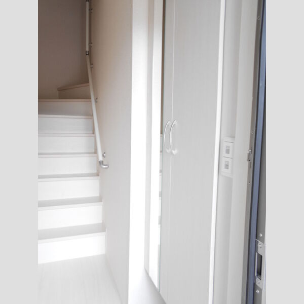 ブルームーン　A 玄関