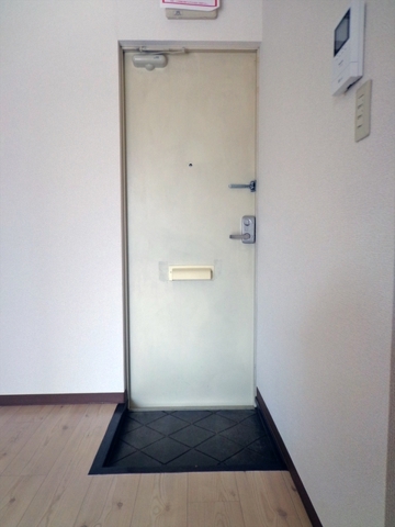 クレスト湘南2階 玄関