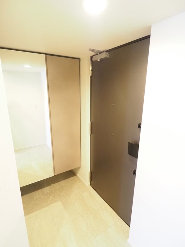 クロスレジデンス日本橋本町2階 玄関