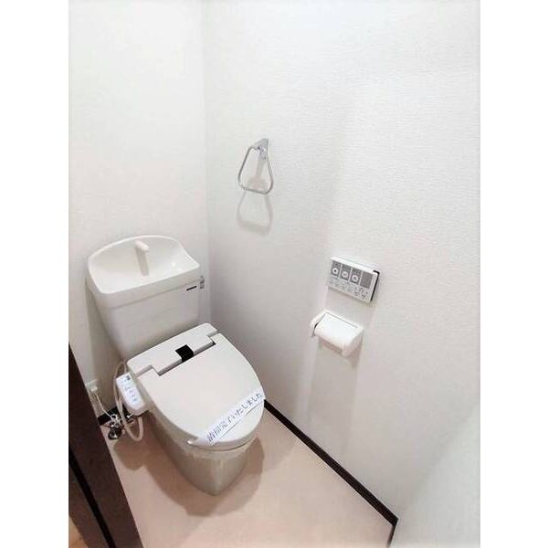 ルミエール　エタンセル　ドゥー0102号室 トイレ