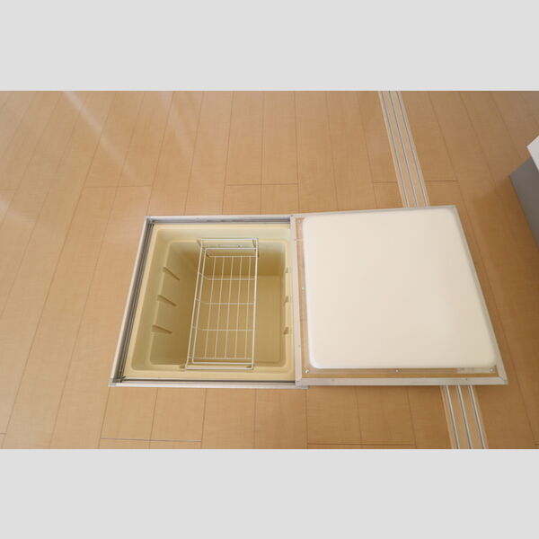 ソフィアクレール　B102号室 床下収納