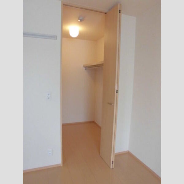 ヴァンフレイス早稲田303号室 ウォークインクローゼット