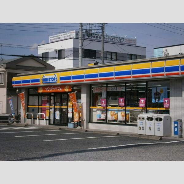 吉川タウンハウス　Ⅱ コンビニエンスストア