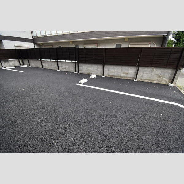 アグノス　エーナ 駐車場