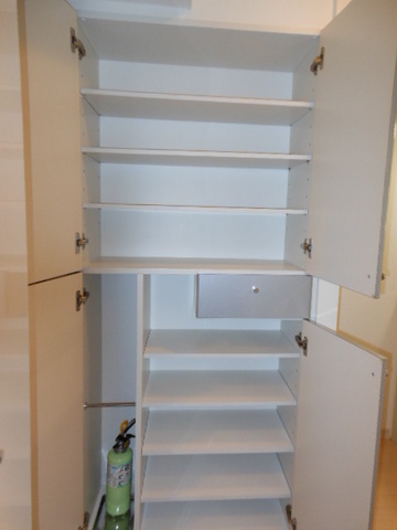 ガラ・グランディ日本橋9階 便利な収納スペースです