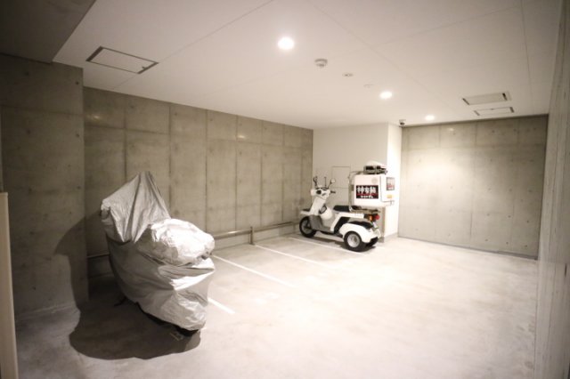 プラウドフラット森下Ⅲ バイク置き場　※参考写真