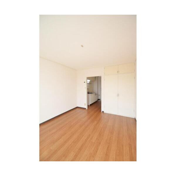 メゾン稲城301号室 リビング