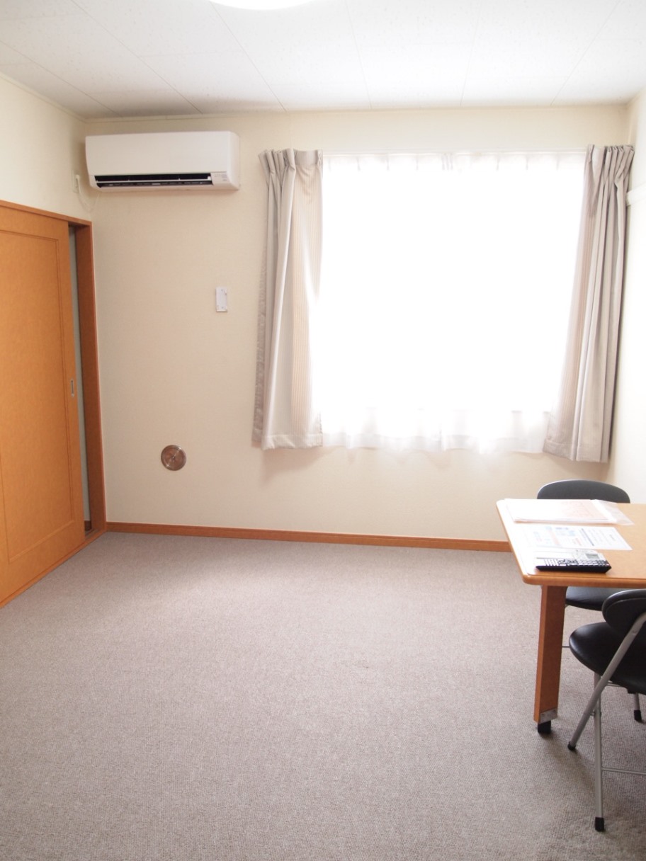 レオパレスティーズハウスⅡ リビング