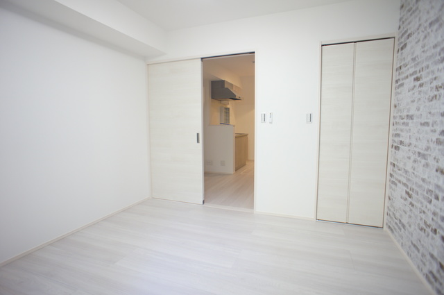 ルミエール・エタンセルｓｅｐｔ0103号室 白を基調とした室内