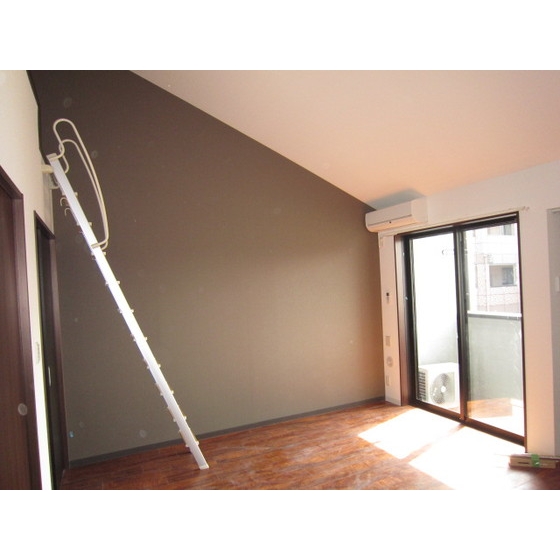 ローランド 内観