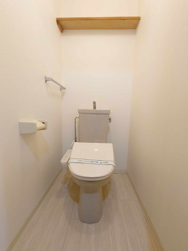 ドゥエル　イースト3階 ウォシュレットトイレです。（別部屋）
