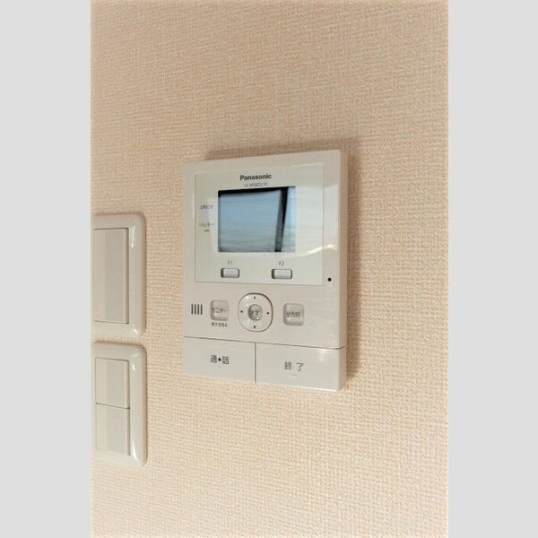 ローズ・ウッド305号室 モニター付きインターホン