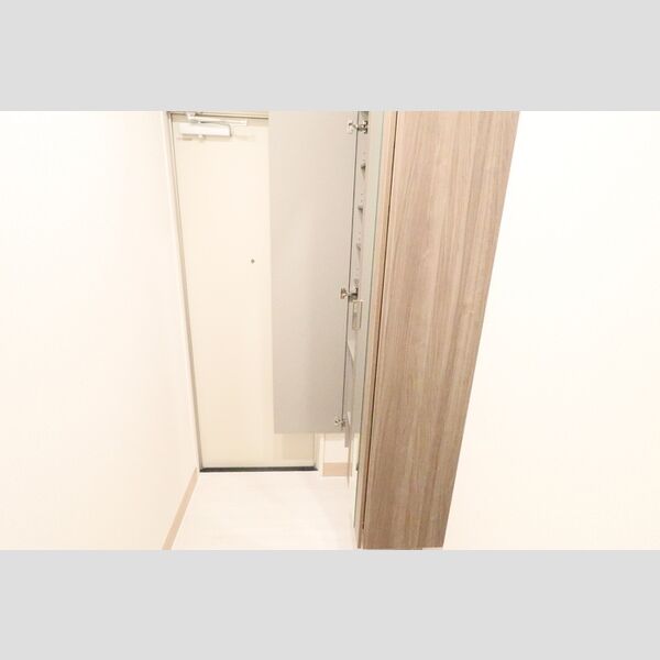 プライムヒル102号室 玄関