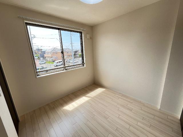 ラーバンコート大宮土屋202号室 洋室