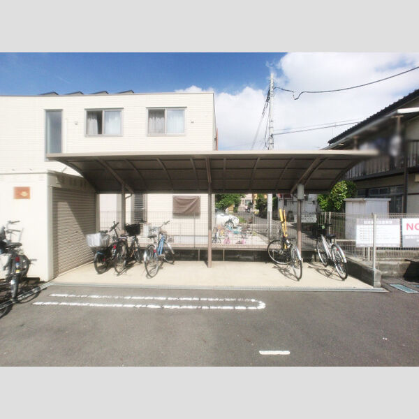 アムール赤山105号室 駐輪場
