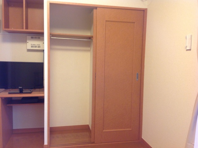 レオパレスエナ203号室 内観