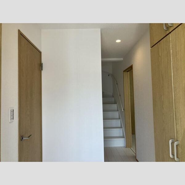 マイホームネクスト柏松ケ崎　2号棟 玄関