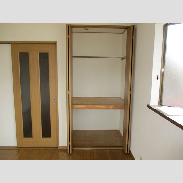 ロイヤルハイツ大澤110号室 収納