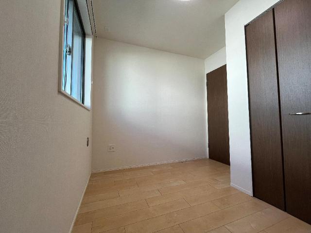 ミ・カーサ河辺A 洋室