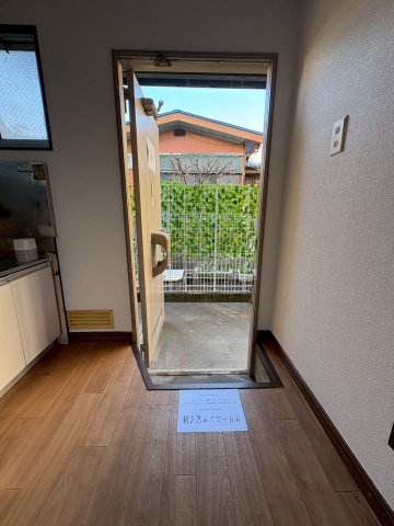 サンフォーブル湘南102号室 玄関